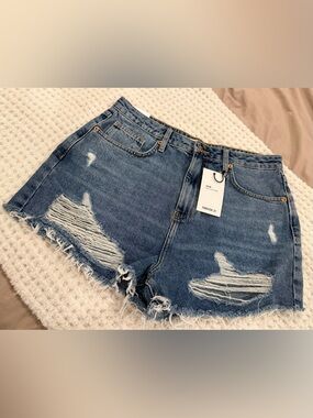 Forever 21 Distressed Denim Shorts | Size 31 | NWT